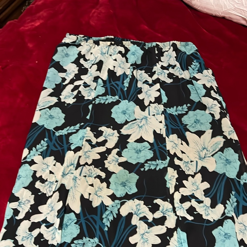 Women’s skirt, blue/black floral pattern